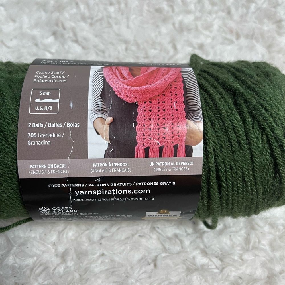 Red Heart Super Saver Yarn in olive Green 364 yds/v 333m - Picture 3 of 4